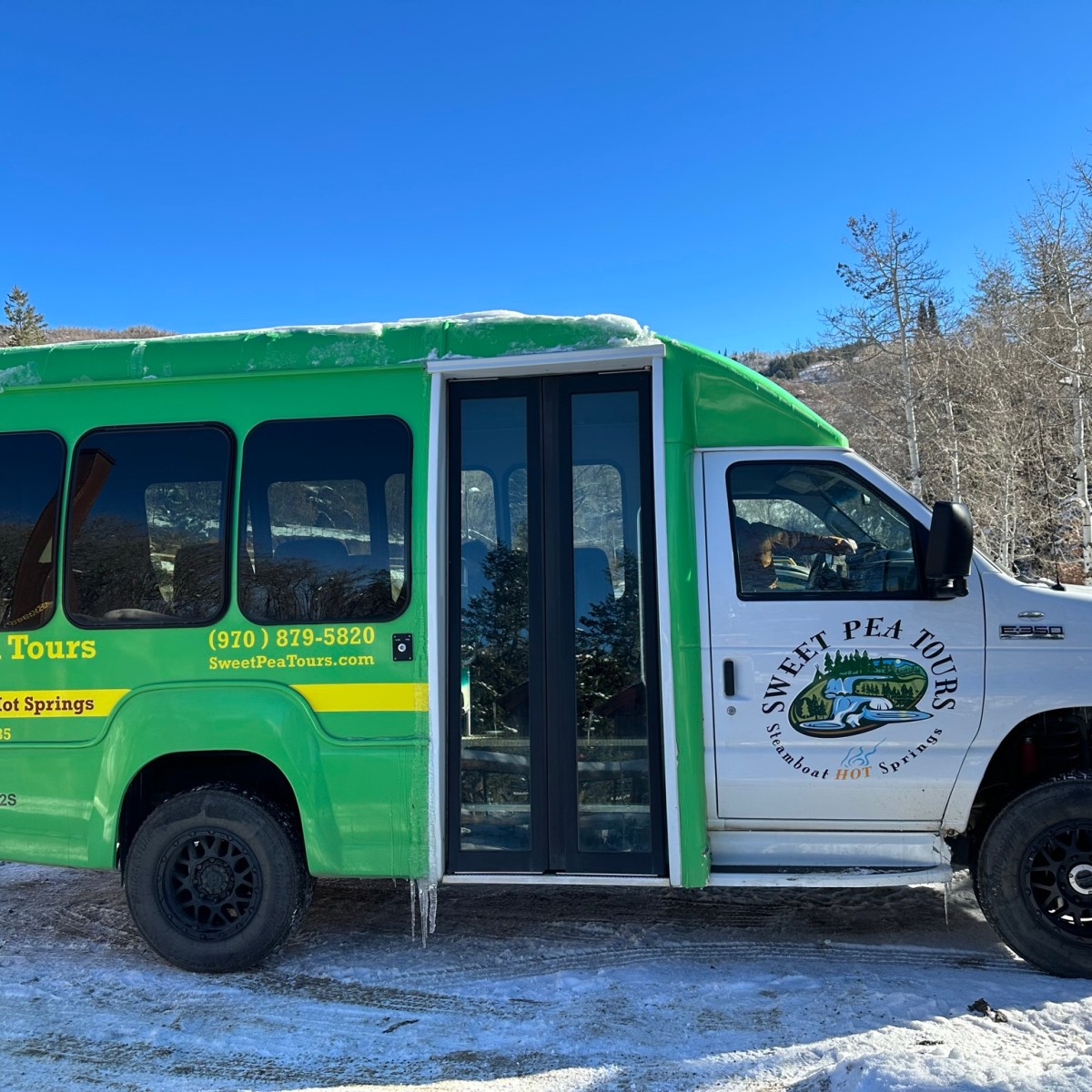 a green truck parked in a parking lot